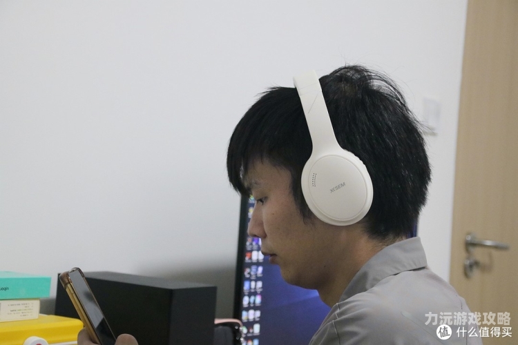 已满十八岁从此进入戴好耳机的已满十八岁，从此进入戴好耳机的世界